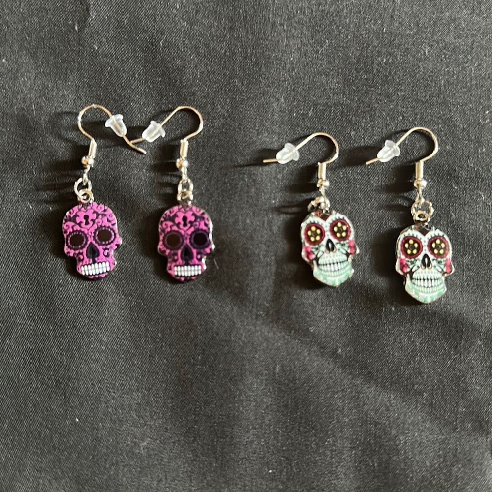 2 pairs of skull earrings